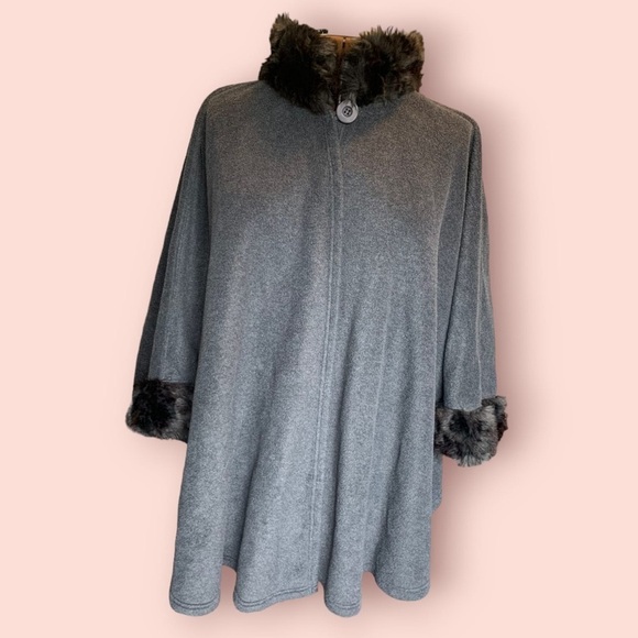 Vintage Parkhurst Fleece Cape with Fur Neckline and  Cuffs - Picture 5 of 5
